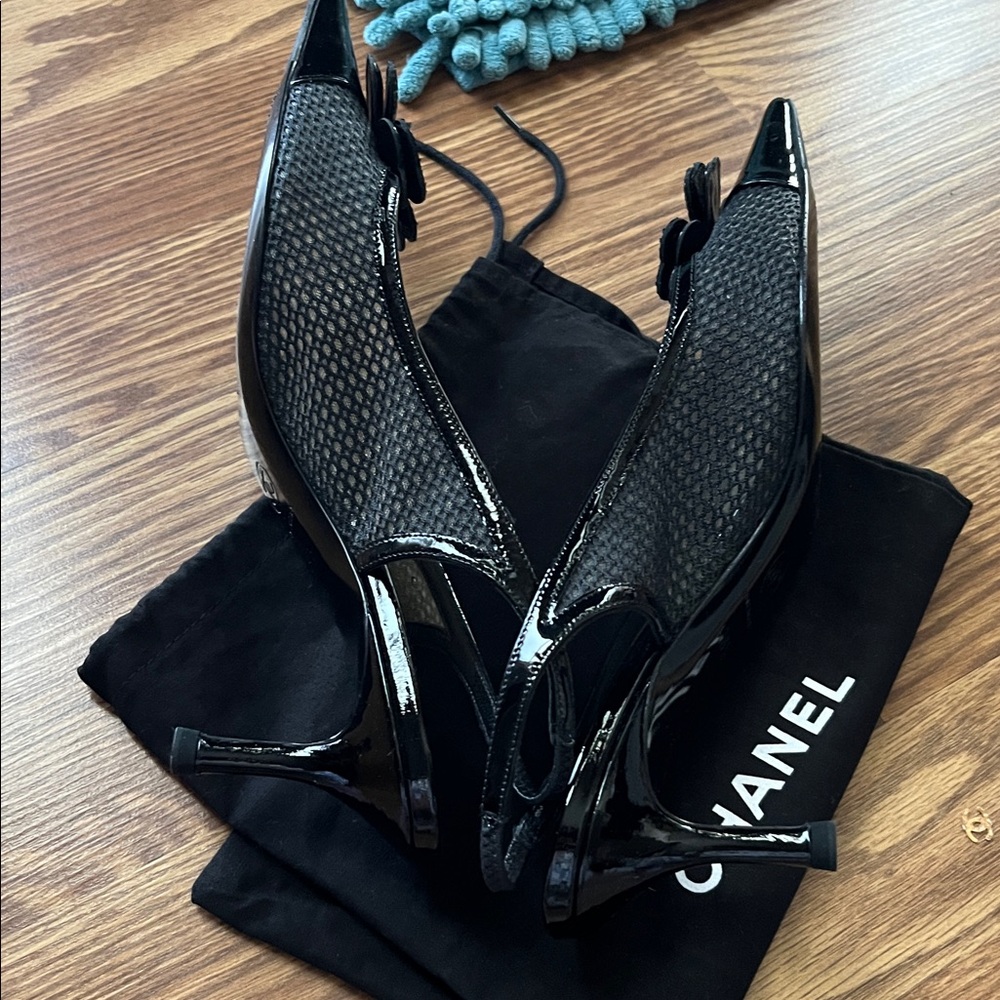 Authentic Chanel shoes PREOWNED - Picture 8 of 10
